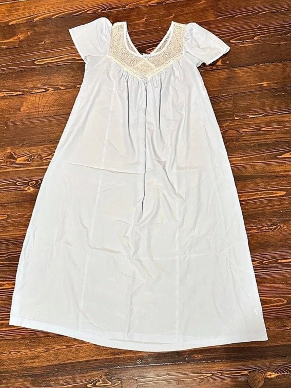 Oscar de la Renta Lace Neck Nightgown, Size Medium, Like New